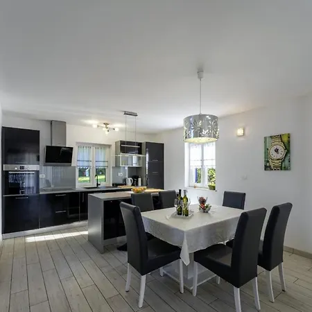 Nora In - Haus Fuer 4 Personen