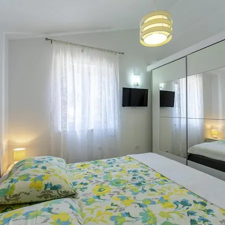 Nora In - Haus Fuer 4 Personen * Krsan