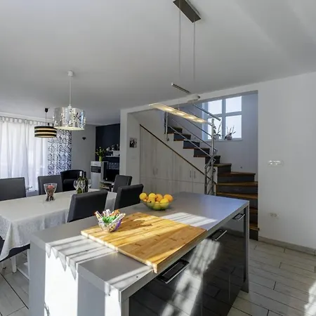Villa Nora In - Haus Fuer 4 Personen Krsan