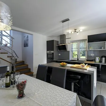 Nora In - Haus Fuer 4 Personen Villa Krsan