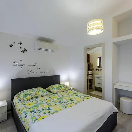 Nora In - Haus Fuer 4 Personen * Krsan