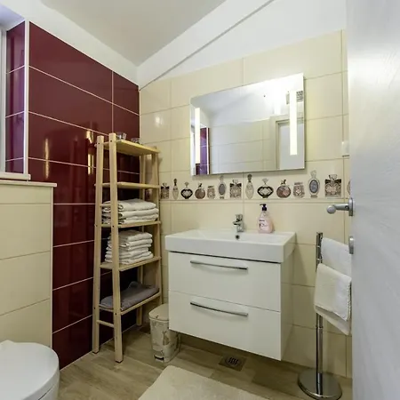 Nora In - Haus Fuer 4 Personen * Krsan