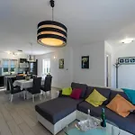 Nora In - Haus Fuer 4 Personen Krsan
