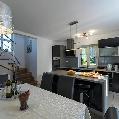 Nora In - Haus Fuer 4 Personen *