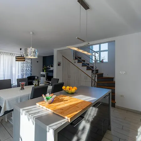 Nora In - Haus Fuer 4 Personen Vila Kršan
